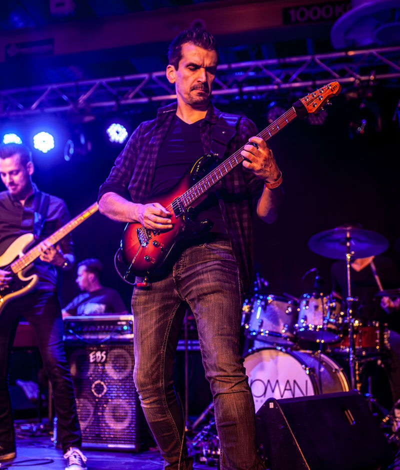Jeroen Leenen, naar drager van de Lean Six Sigma Black Belt ook gitarist van de Anouk-tribute band WOMAN