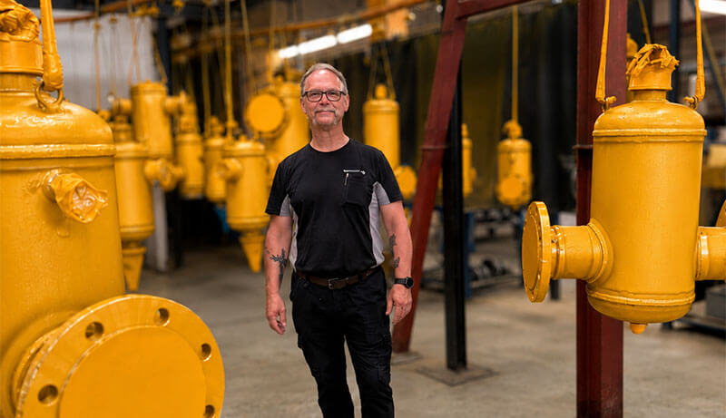 Medewerker in Beeld bij Spirotech: Manuel van den Heuvel in de lakkerij in Helmond