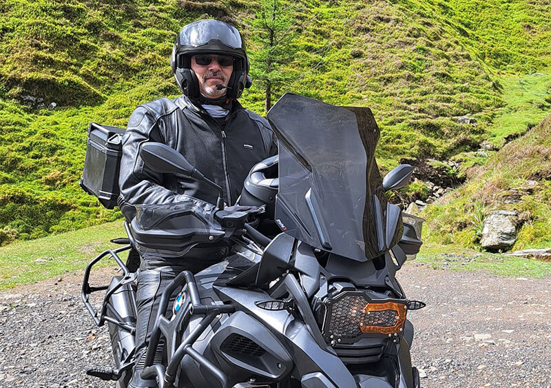 Ruud Brunst, accountmanager / adviseur bij Spirotech op zijn BMW R 1200 GS.