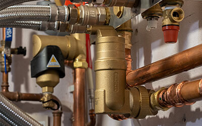 De SpiroVent RV2 luchtafscheider en de SpiroTrap MB3 vuilafscheider voor een lucht- en vuilvrij systeem