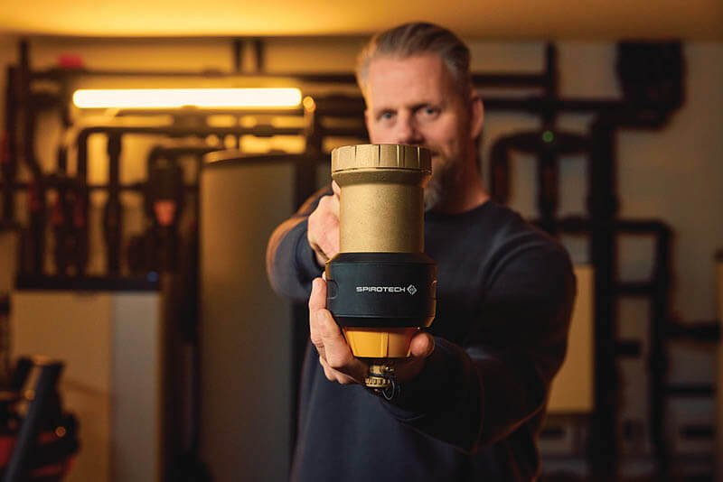 Voorkom en verwijder vuil in je warmtepompsysteem met de innovatie SpiroTrap HPF vuilafscheider met filter